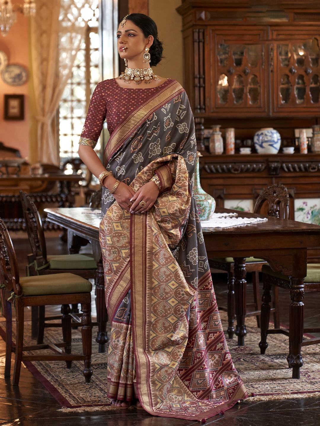 

elora Bandhani Zari Pure Silk Pochampally Saree, Grey