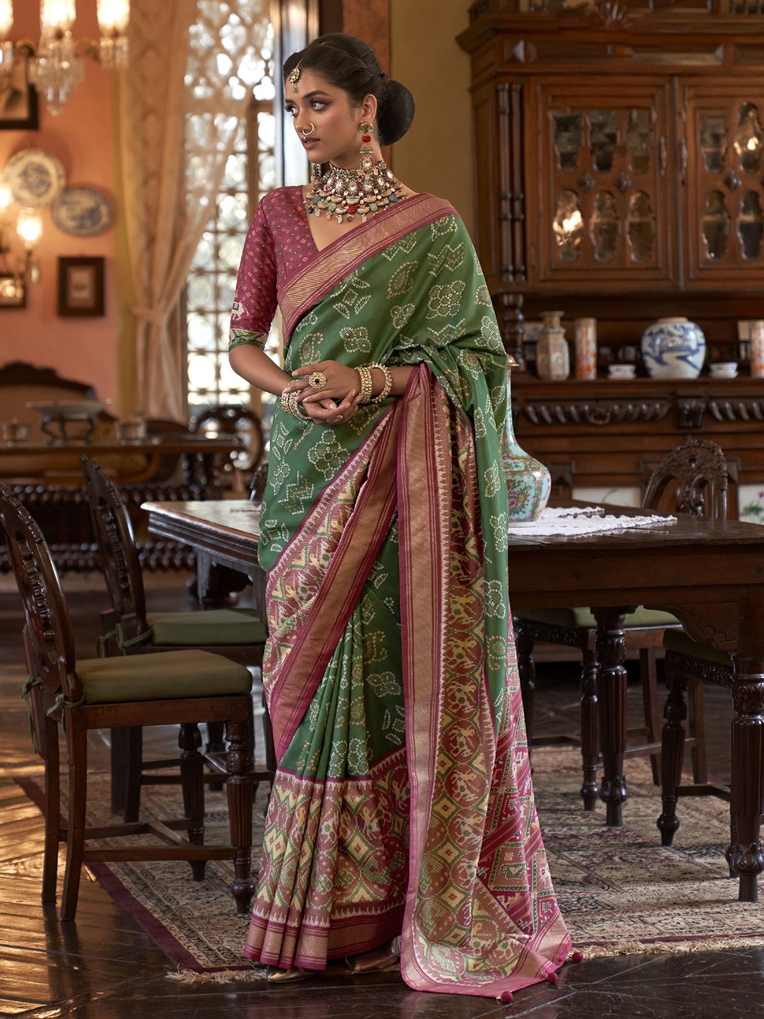 

elora Bandhani Zari Pure Silk Pochampally Saree, Green