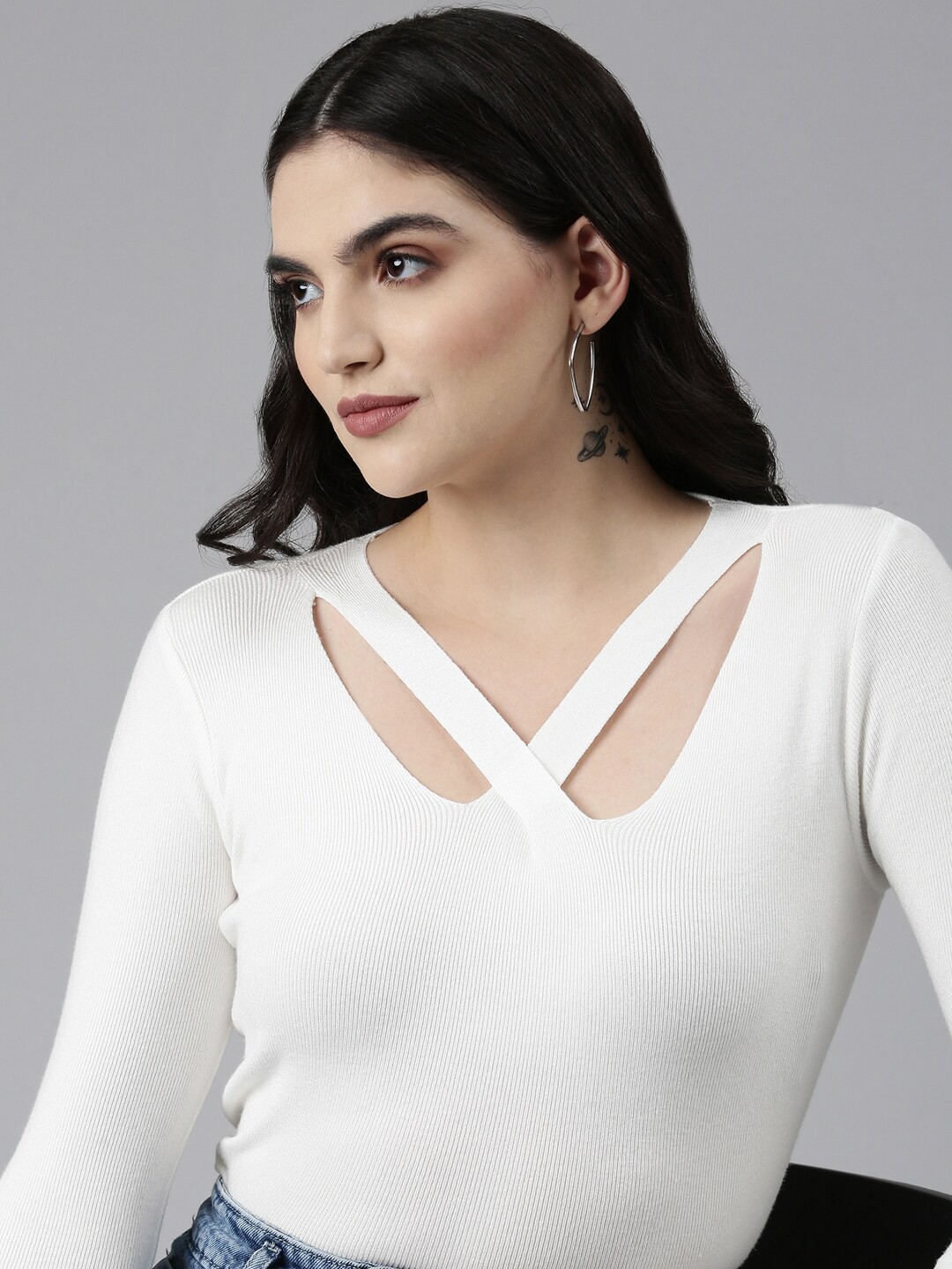 

SHOWOFF Ribbed V-Neck Acrylic Top With Cut Out, White