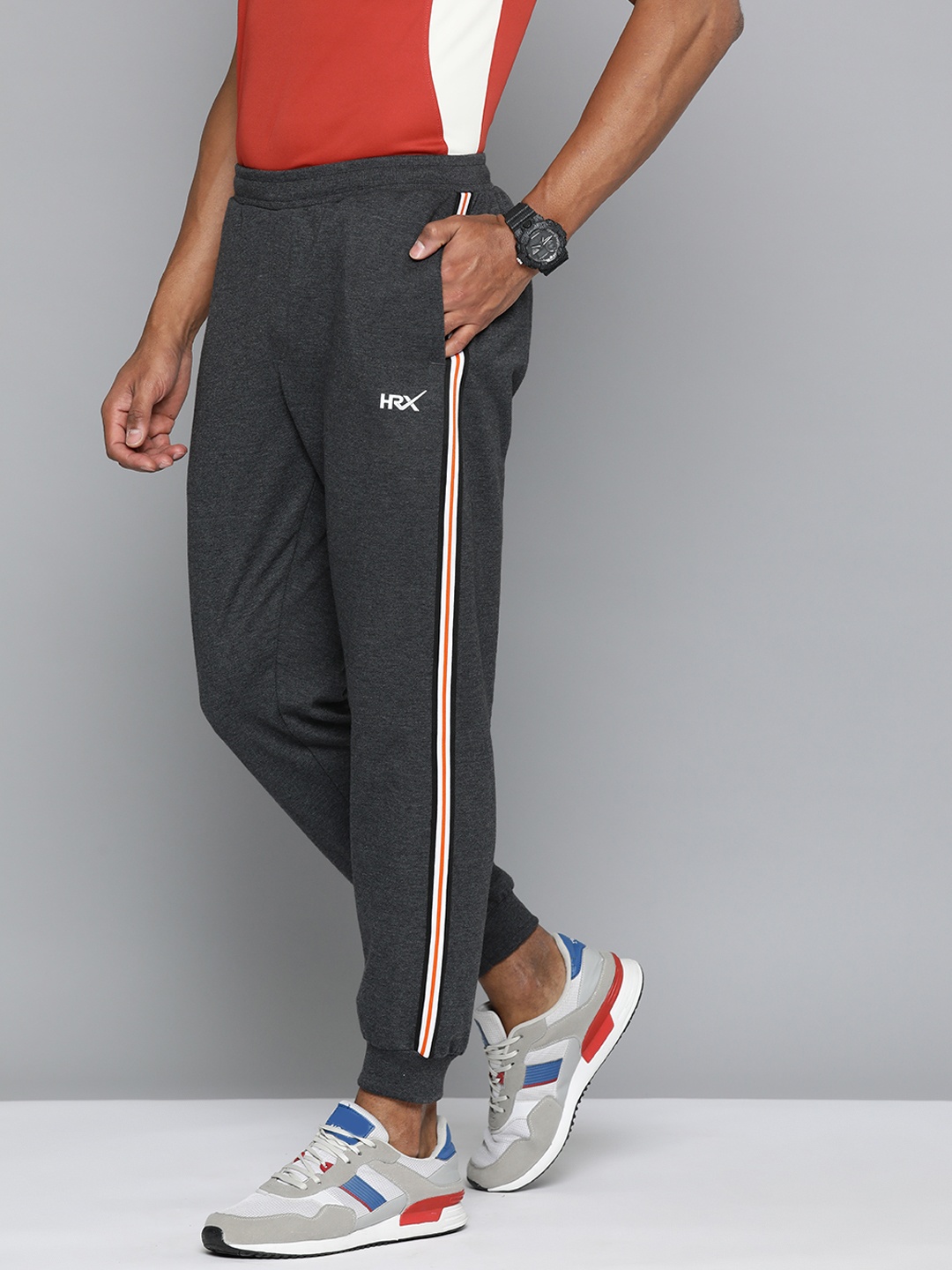 

HRX by Hrithik Roshan Men Side Taping Detail Joggers, Charcoal