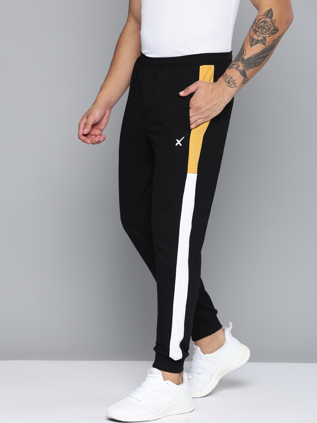 

HRX by Hrithik Roshan Men Regular Fit Lifestyle Joggers, Black