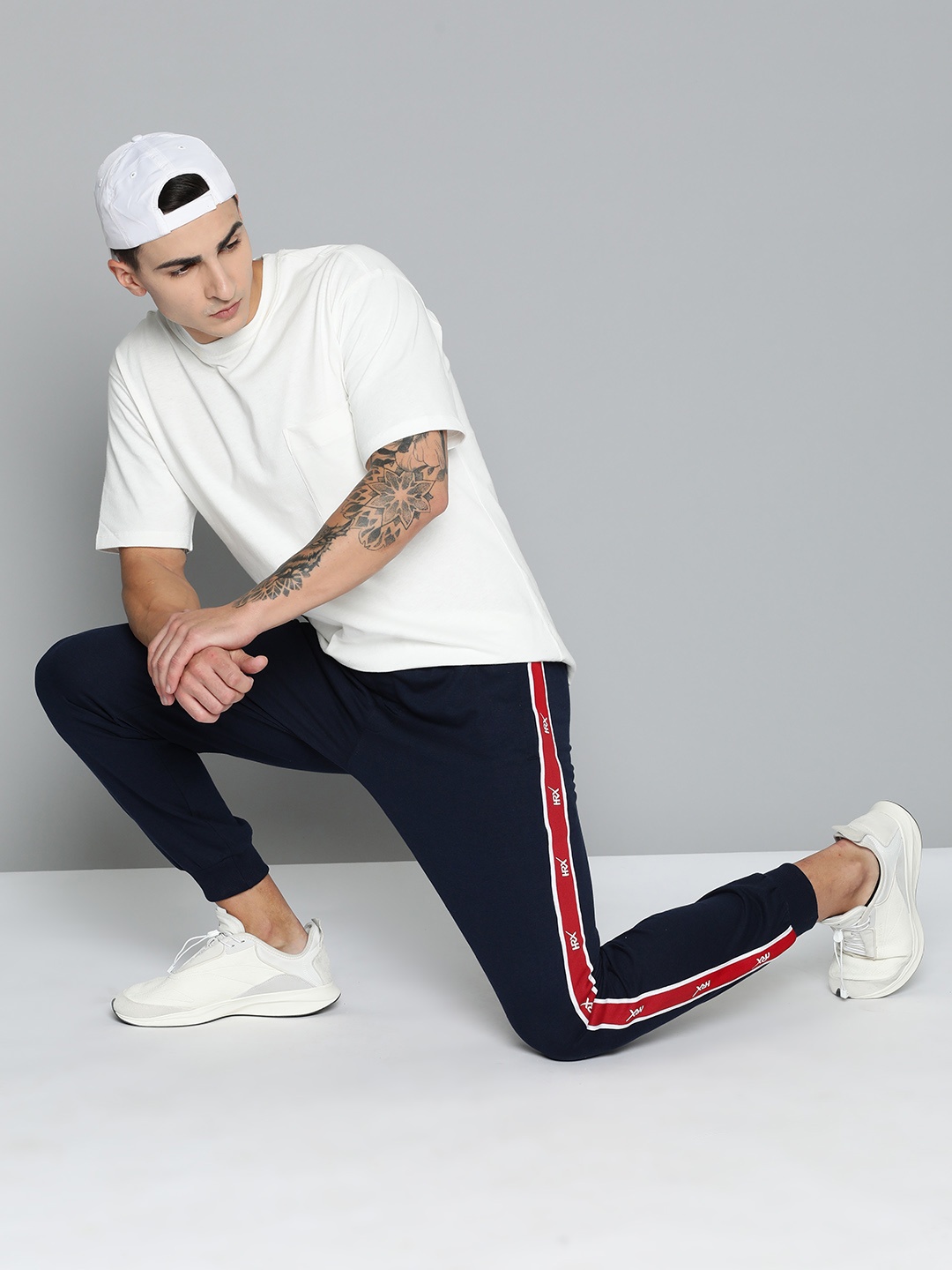 

HRX by Hrithik Roshan Men Side Striped Lifestyle Joggers, Navy blue