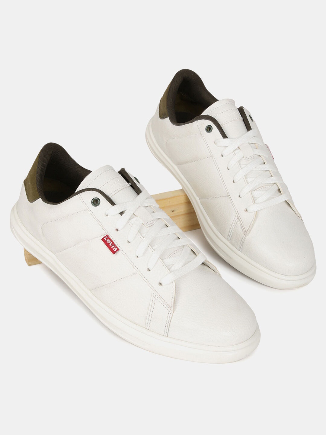 

Levis Men PU Round Toe Lace-Ups Sneakers, White