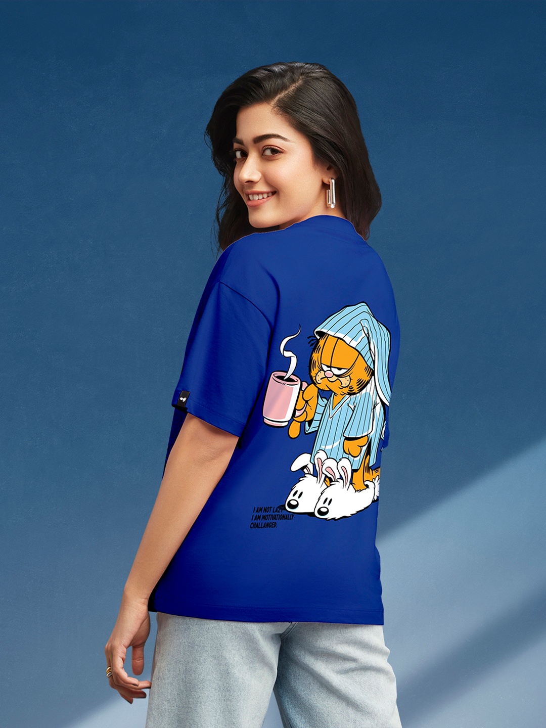 

Bewakoof x OFFICIAL GARFIELD MERCHANDISE Lazy Garfield Graphic Printed Oversized T-shirt, Blue