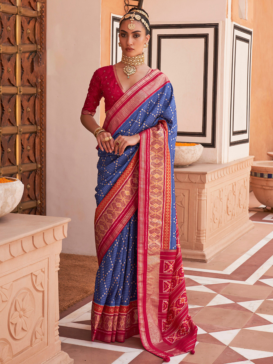 

elora Woven Design Zari Pure Silk Ikat Saree, Blue