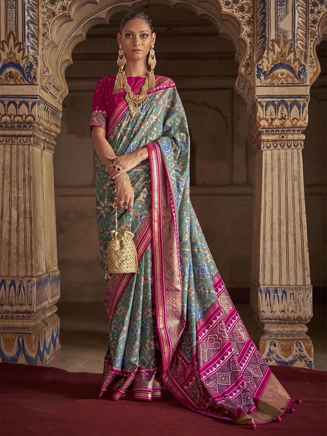 

elora Woven Design Zari Pure Silk Ikat Saree, Green