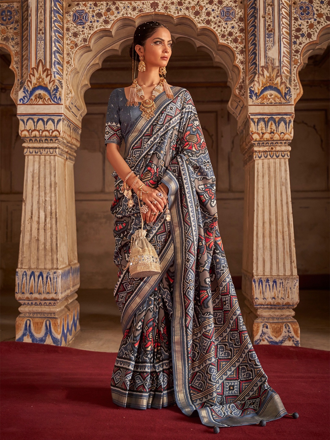 

elora Ethnic Motifs Zari Pure Silk Ikat Saree, Grey