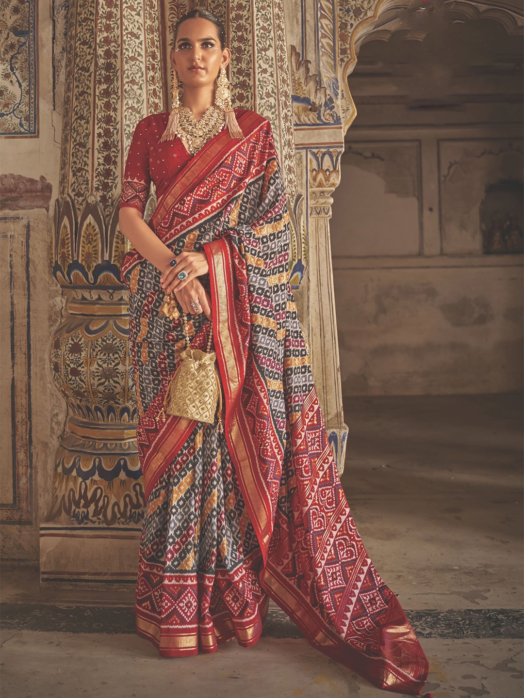 

elora Ethnic Motifs Zari Pure Silk Ikat Saree, Grey