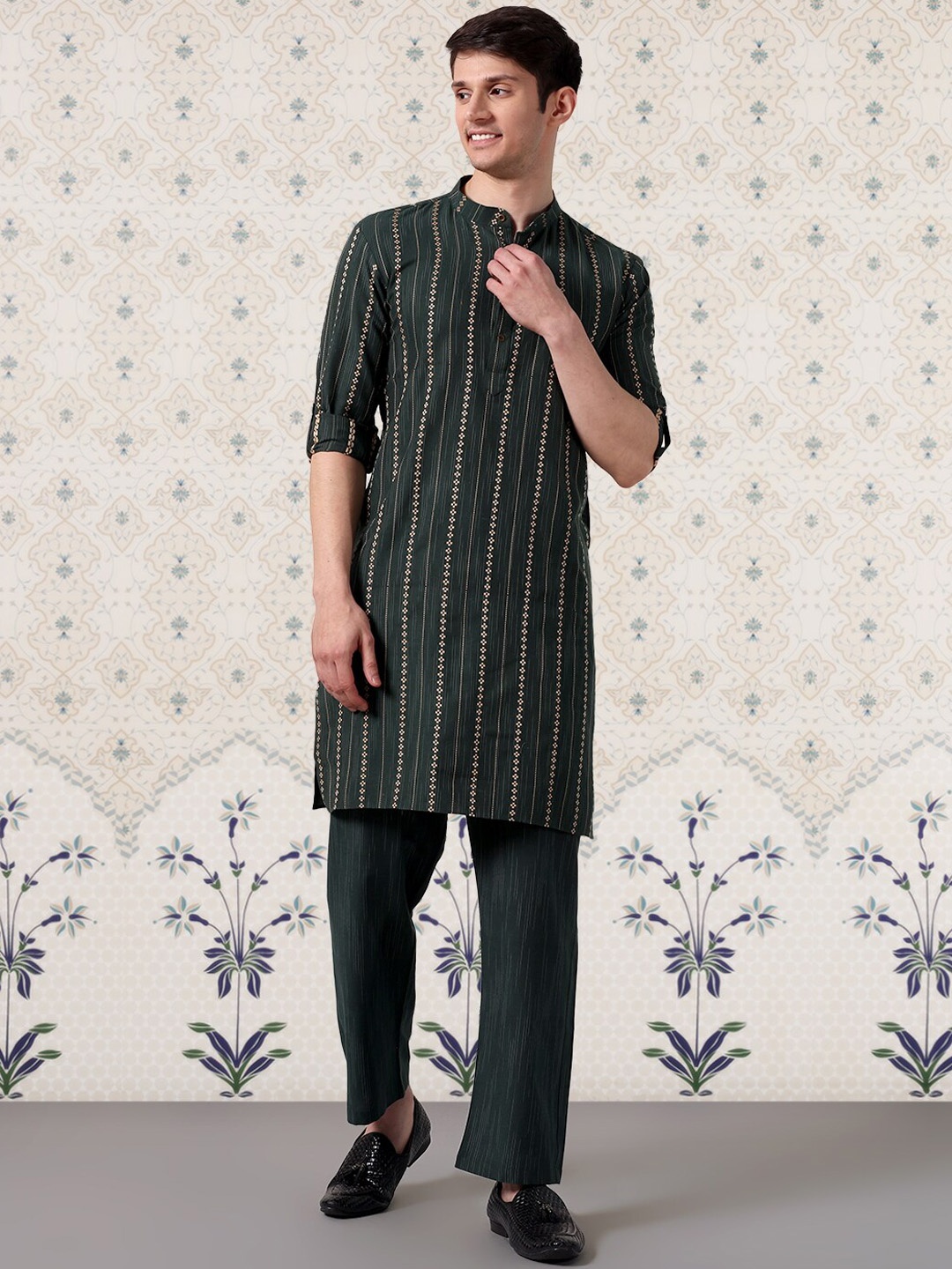 

Ode by House of Pataudi Striped Regular Kurta With Pyjamas, Green