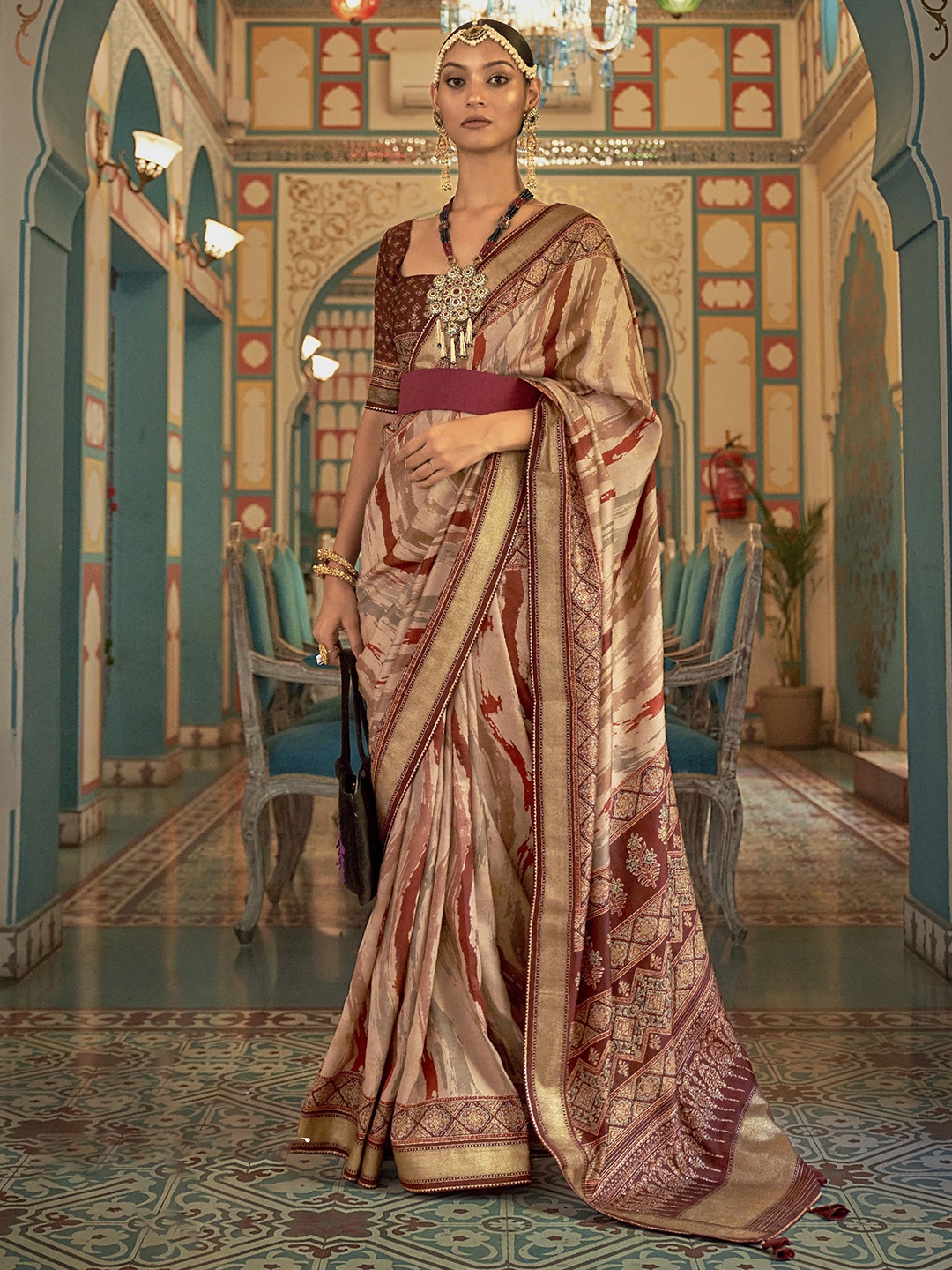 

elora Abstract Printed Zari Pure Silk Banarasi Saree, Cream