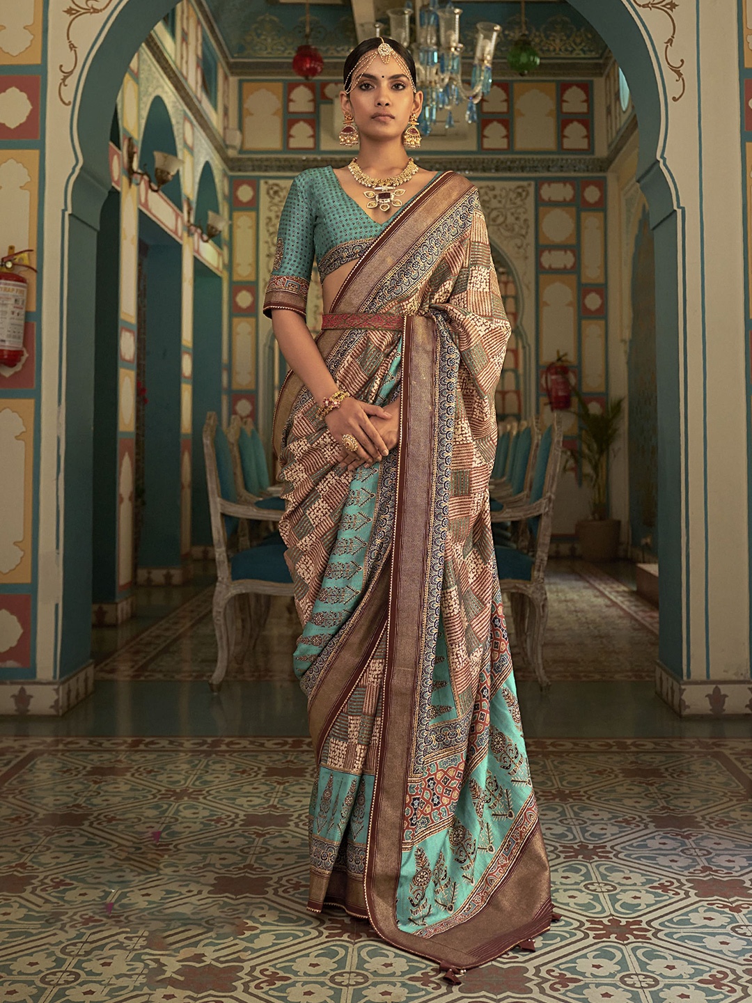 

elora Ethnic Motifs Printed Zari Pure Silk Banarasi Saree, Beige