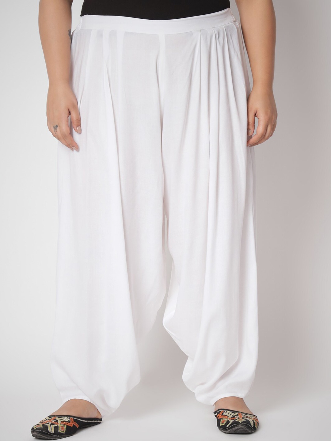 

9rasa Plus Size Mid-Rise Solid Cowl Salwar, White