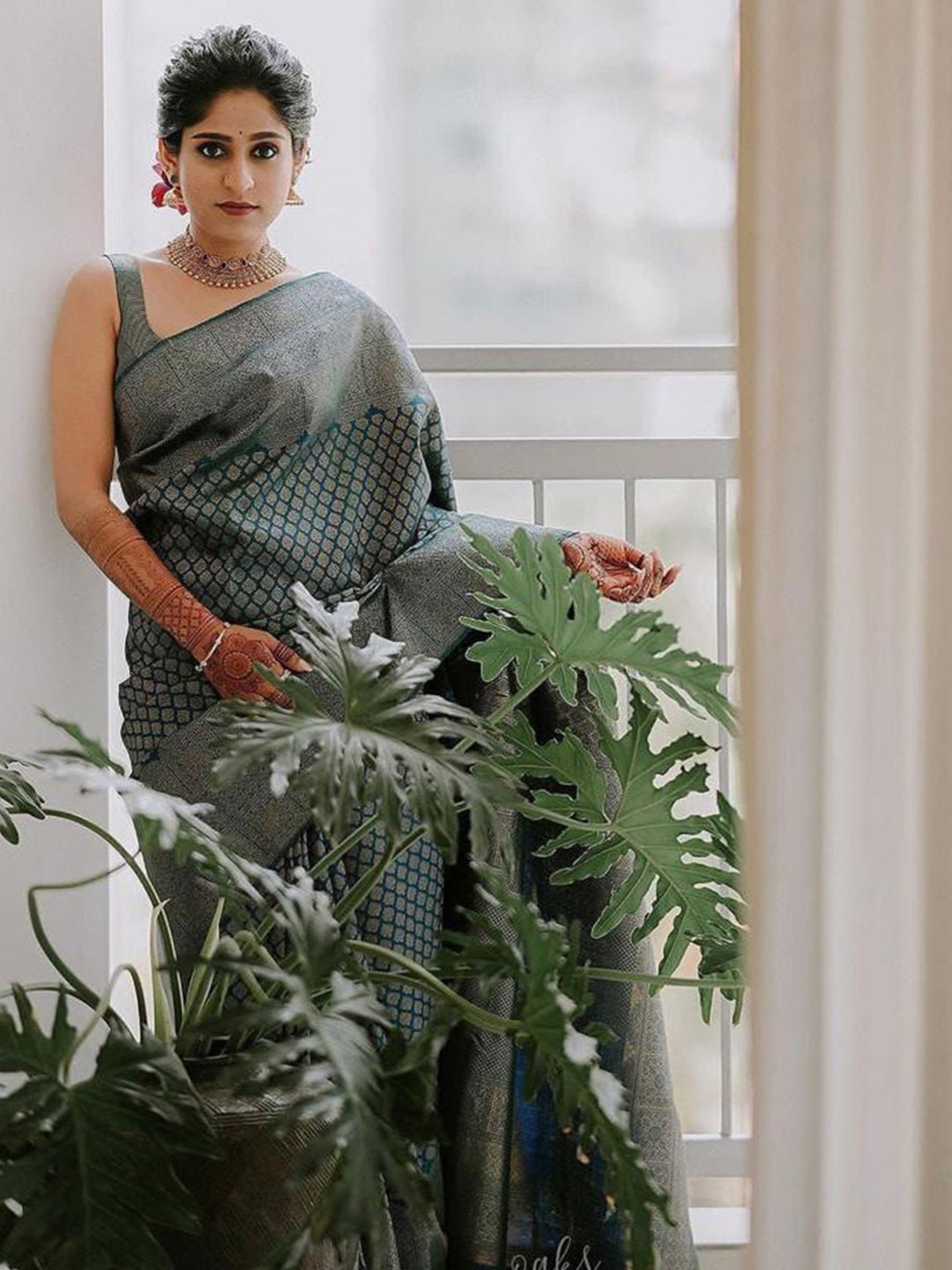 

Naishu Trendz Ethnic Motifs Woven Design Zari Pure Silk Kanjeevaram Saree, Navy blue