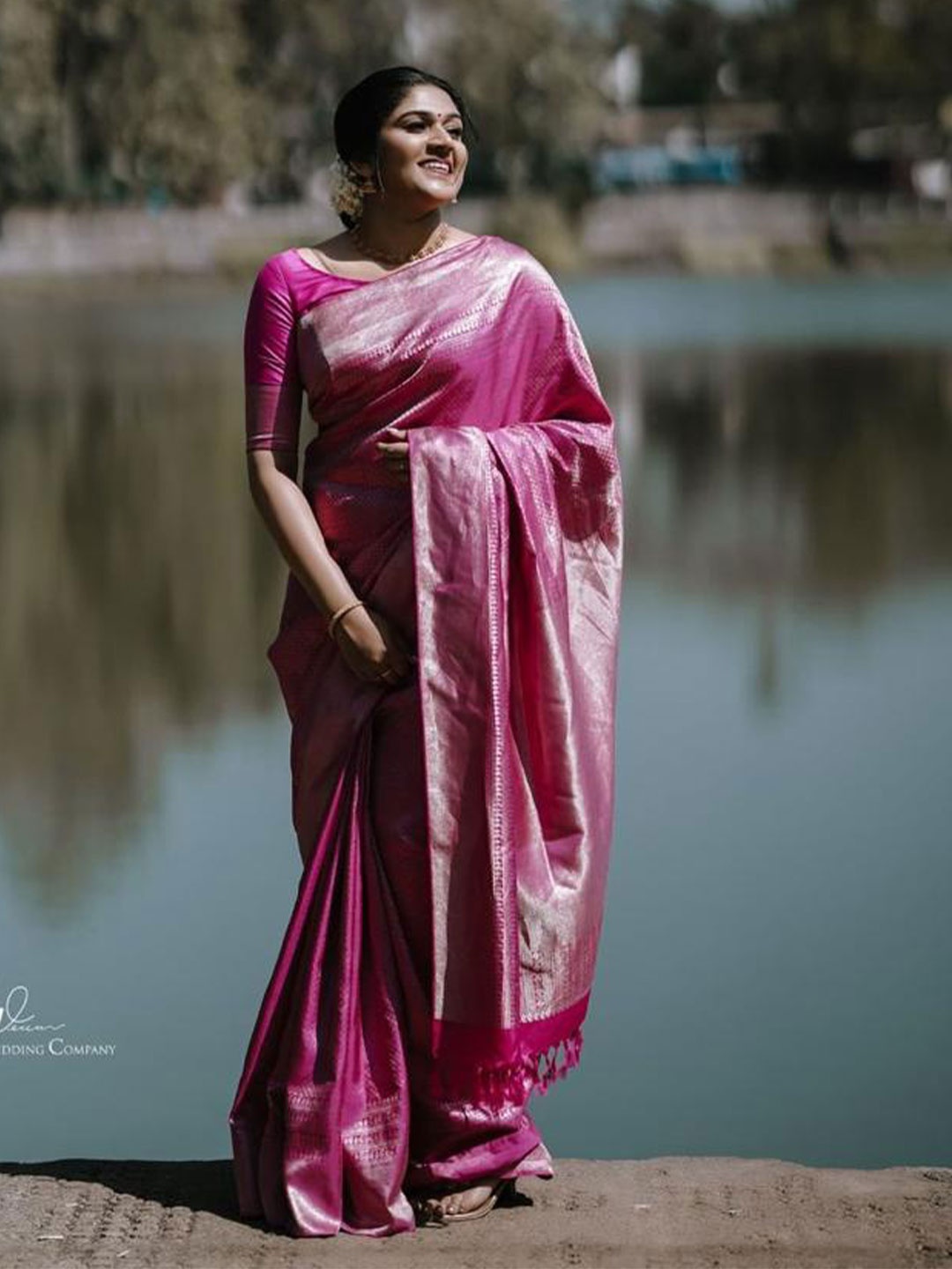 

Naishu Trendz Woven Design Zari Pure Silk Kanjeevaram Saree, Pink