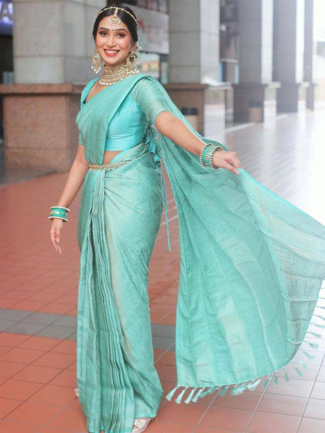 

Naishu Trendz Ethnic Motifs Zari Pure Silk Kanjeevaram Saree, Blue