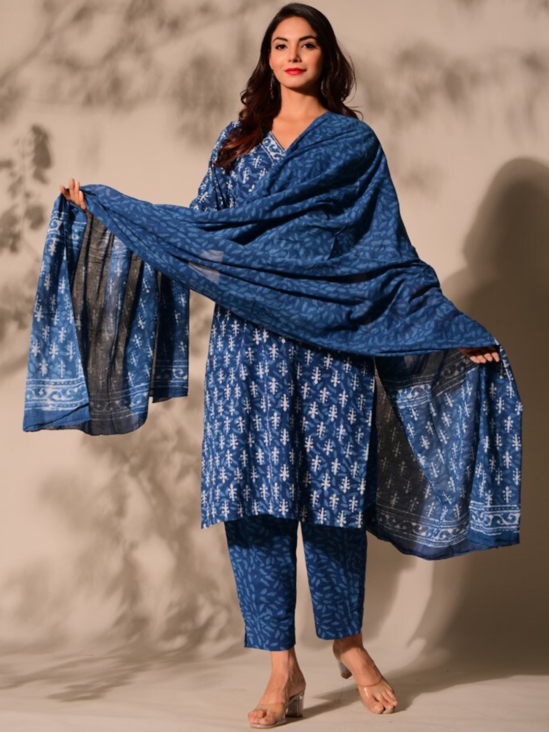 

DIMPLE DESIGN STUDIO Ethnic Motifs Printed Pure Cotton Kurta & Trousers With Dupatta, Blue