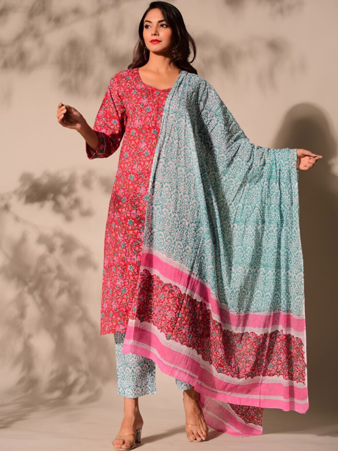 

DIMPLE DESIGN STUDIO Floral Printed Pure Cotton Kurta With Trousers & With Dupatta, Red