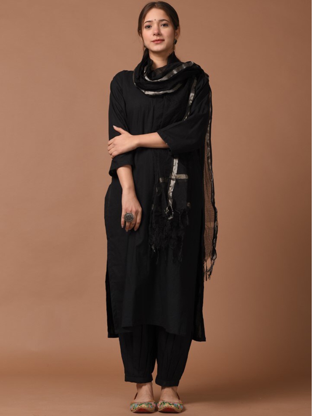 

DIMPLE DESIGN STUDIO Pure Cotton Kurta With Pyjamas & Dupatta, Black