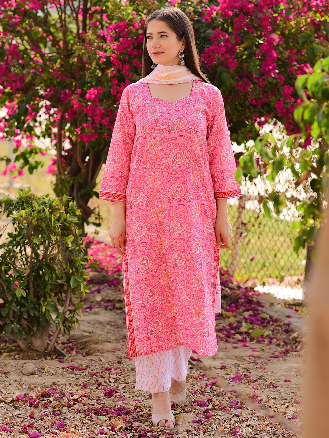 

DIMPLE DESIGN STUDIO Printed Pure Cotton Kurta With Trousers & Dupatta, Pink