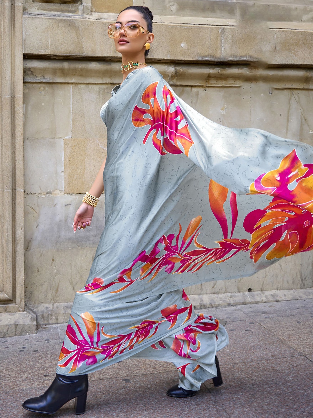 

elora Floral Printed Satin Saree, Blue