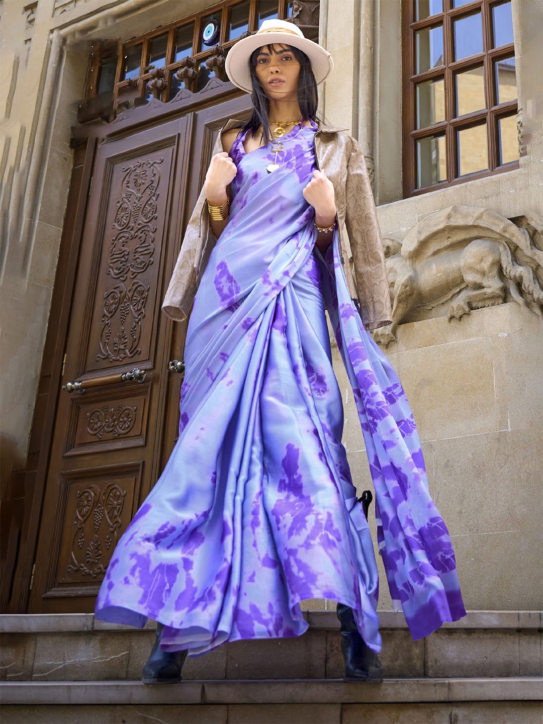

elora Abstract Printed Satin Saree, Purple