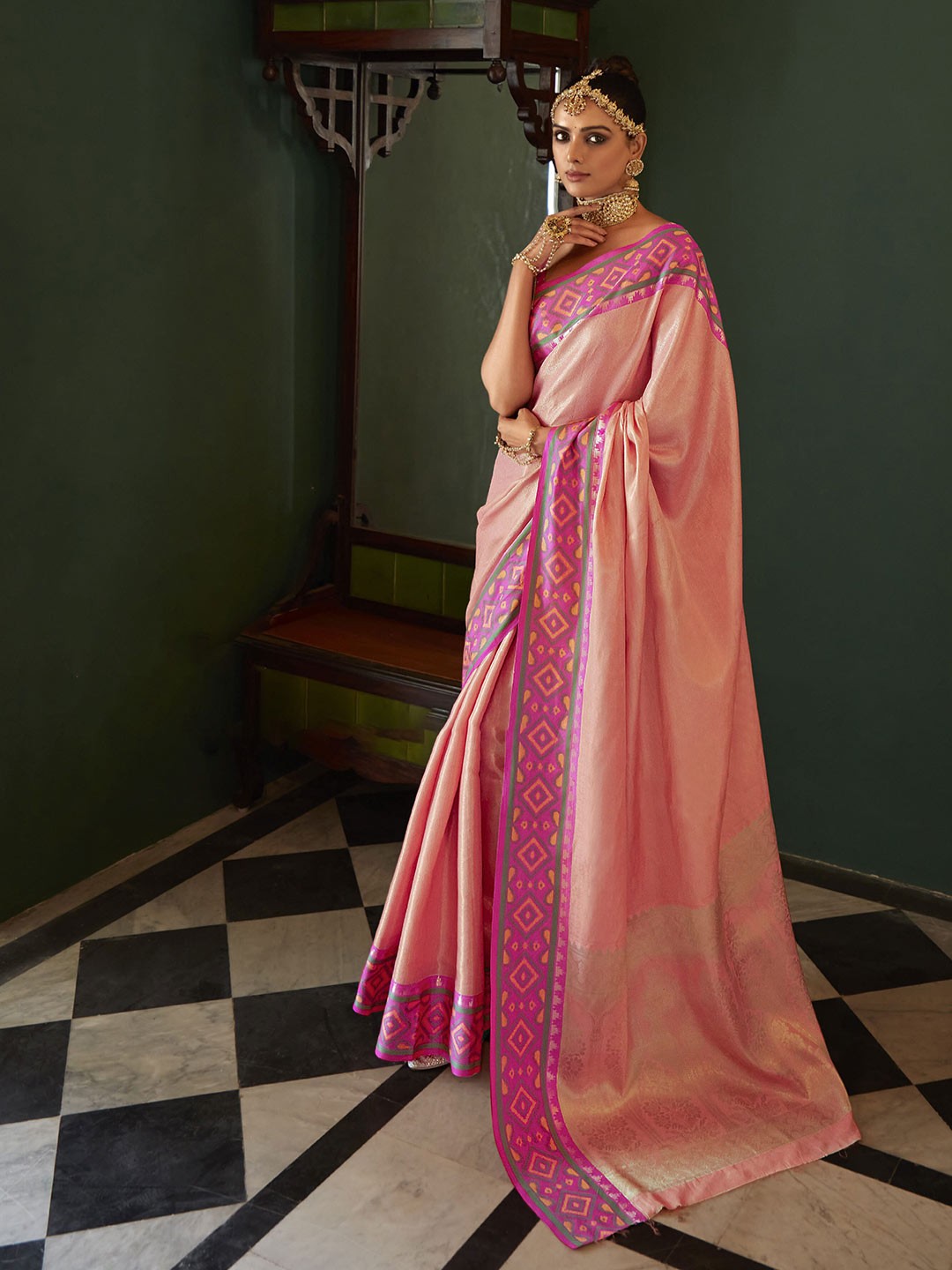 

elora Woven Design Zari Kanjeevaram Saree, Pink
