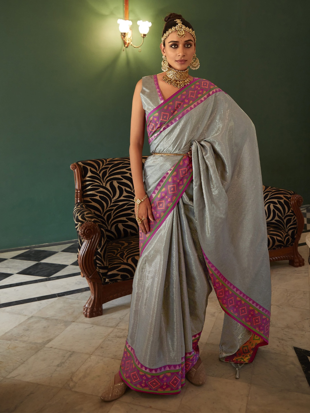 

elora Woven Design Zari Kanjeevaram Saree, Grey
