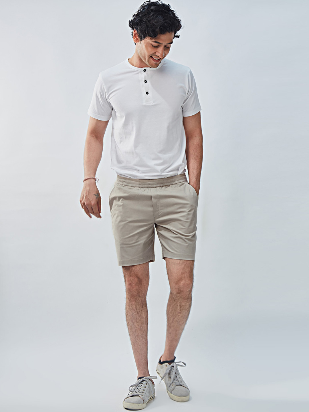

Beyours Men Regular Fit Knee Length Shorts, Beige