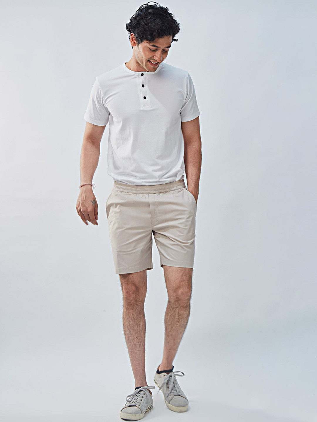 

Beyours Men Regular Fit Knee Length Shorts, Beige