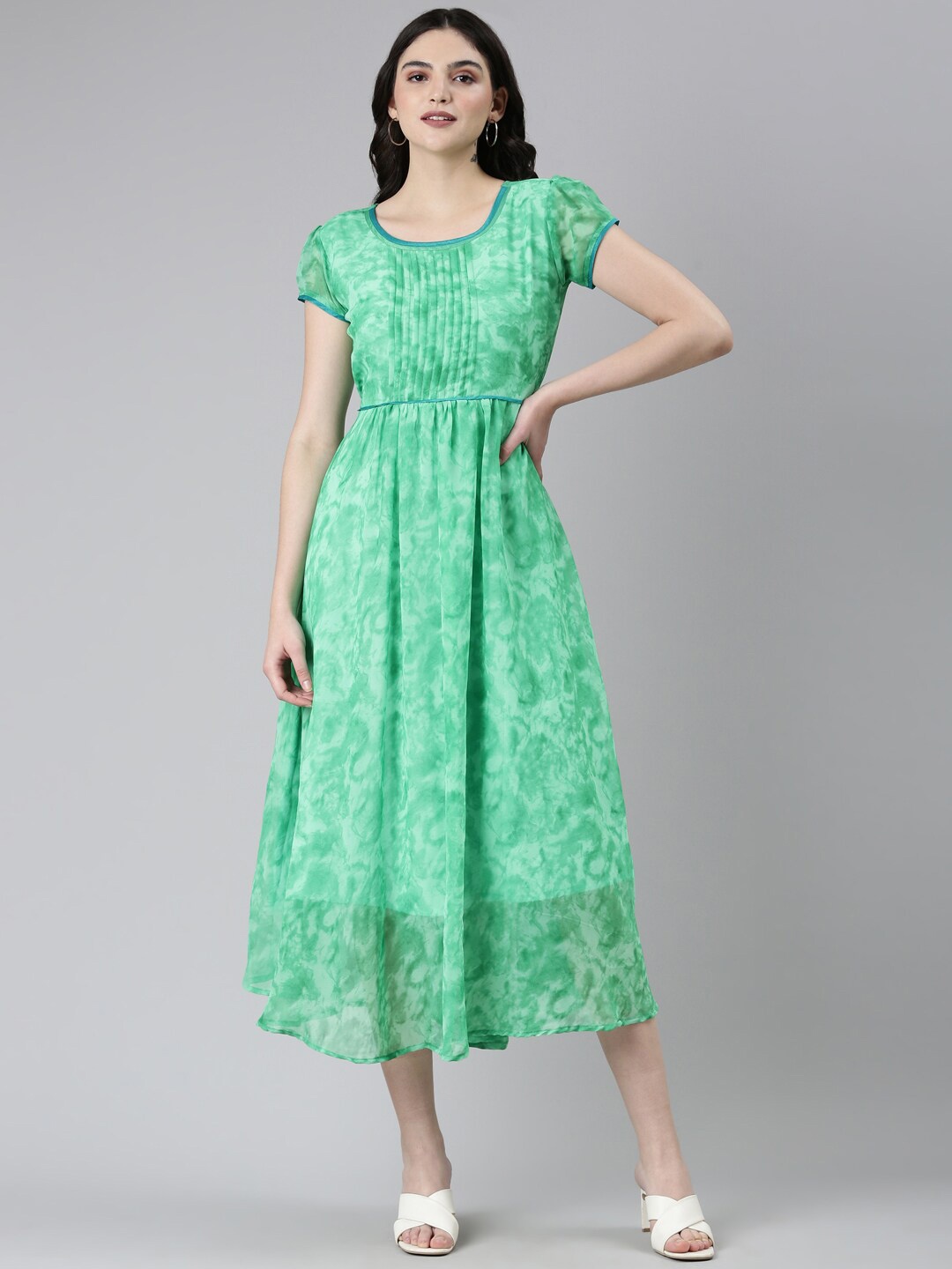 

Souchii Abstract Printed A-Line Midi Dress, Green