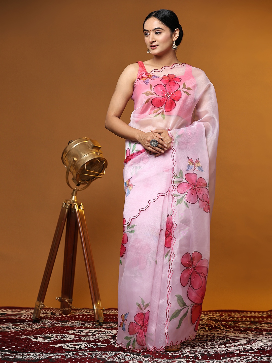 

Vastrasky Global Women Floral Printed Sarees, Pink