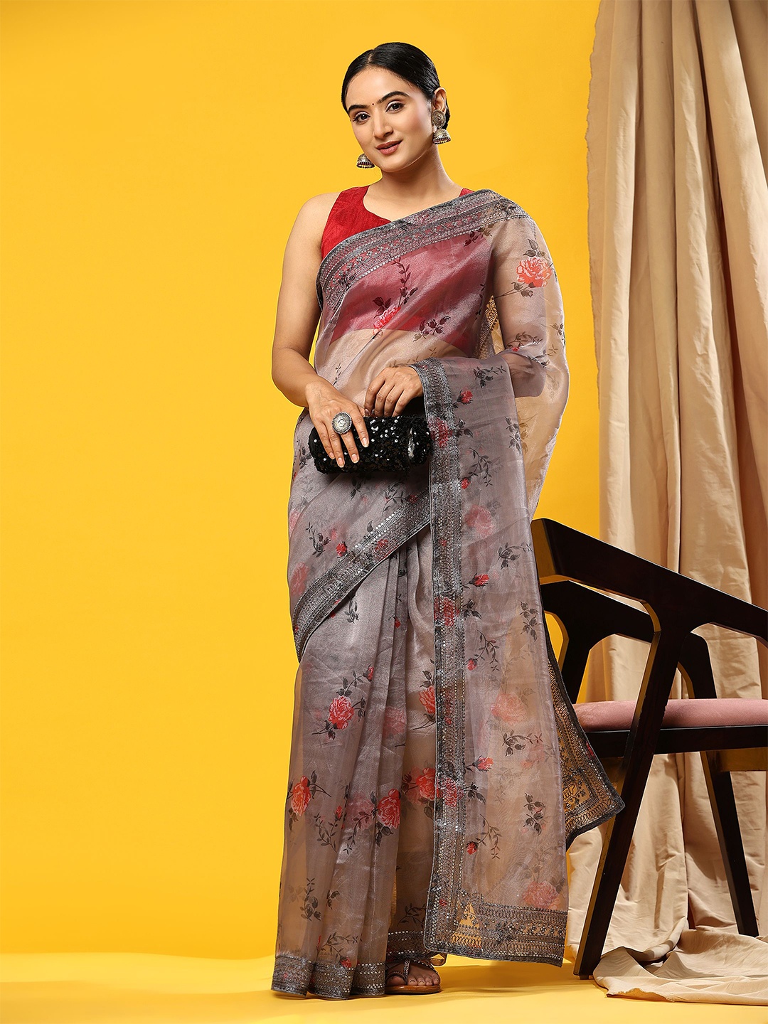

Vastrasky Global Floral Printed Sequinned Saree, Grey