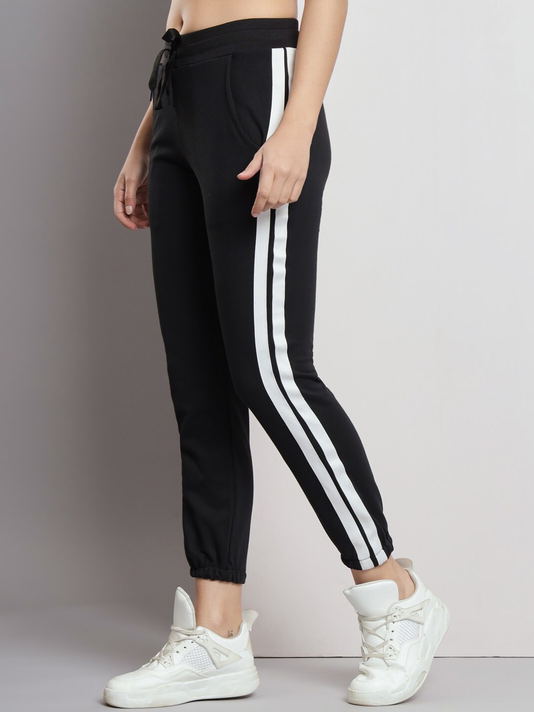 

Q-rious Women Regular Fit Joggers, Black