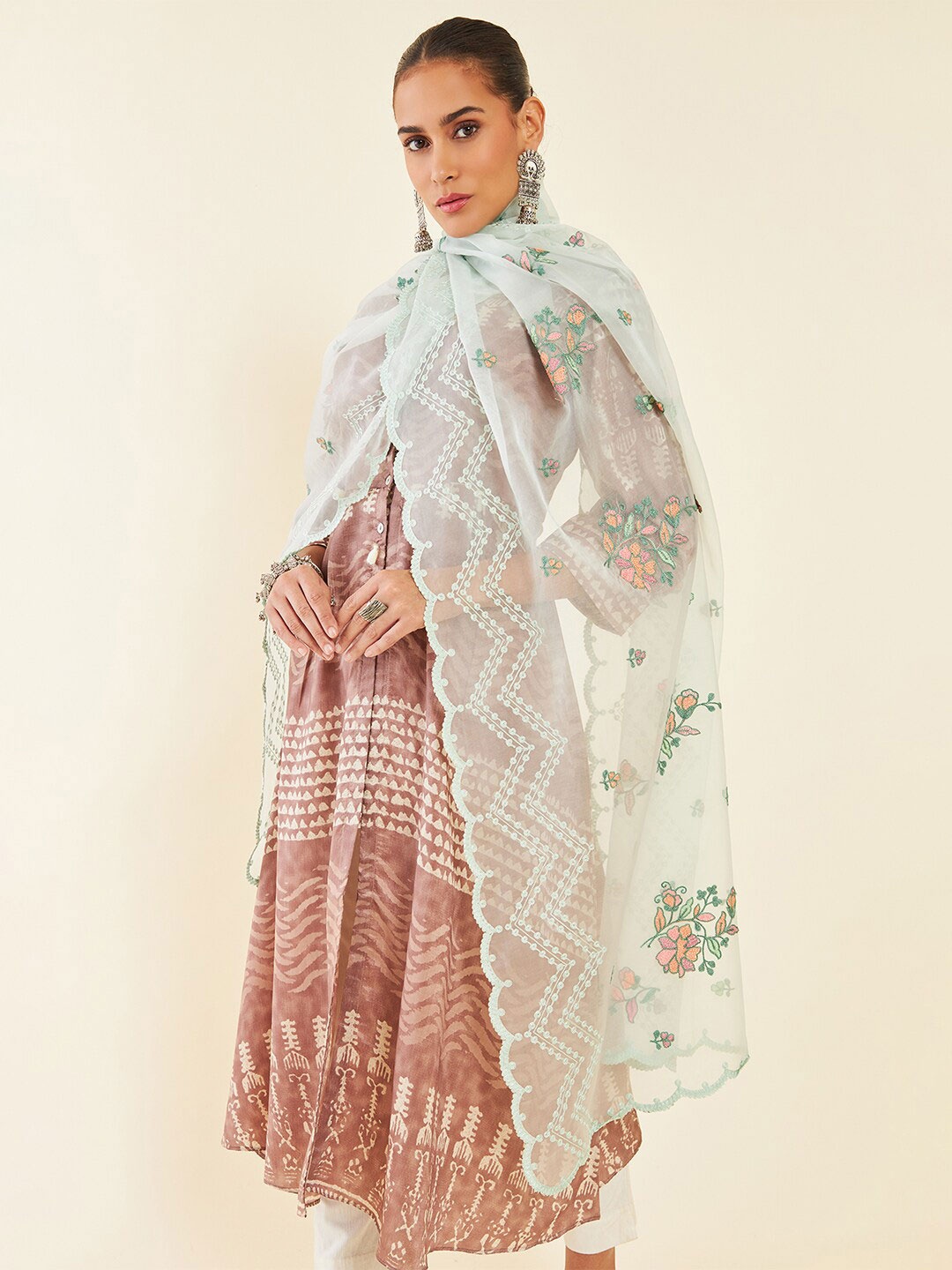

Soch White & Green Floral Embroidered Scalloped Border Organza Dupatta