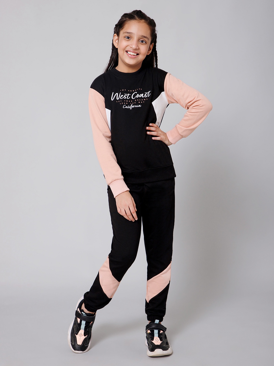 

Alan Jones Girls Colourblocked Tracksuit, Black
