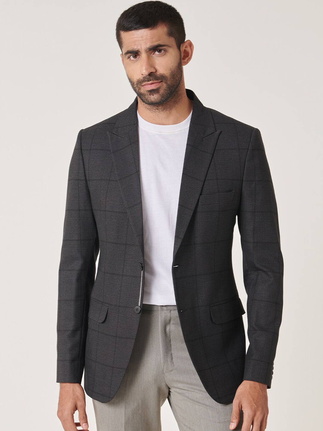 

MR BUTTON Checked Slim-Fit Peaked Lapel Collar Single Breasted Blazer, Black