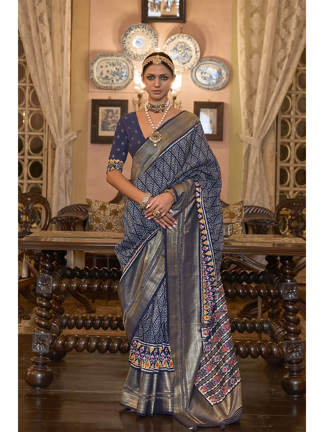 

elora Grey & White Ethnic Motifs Zari Pure Silk Pochampally Saree