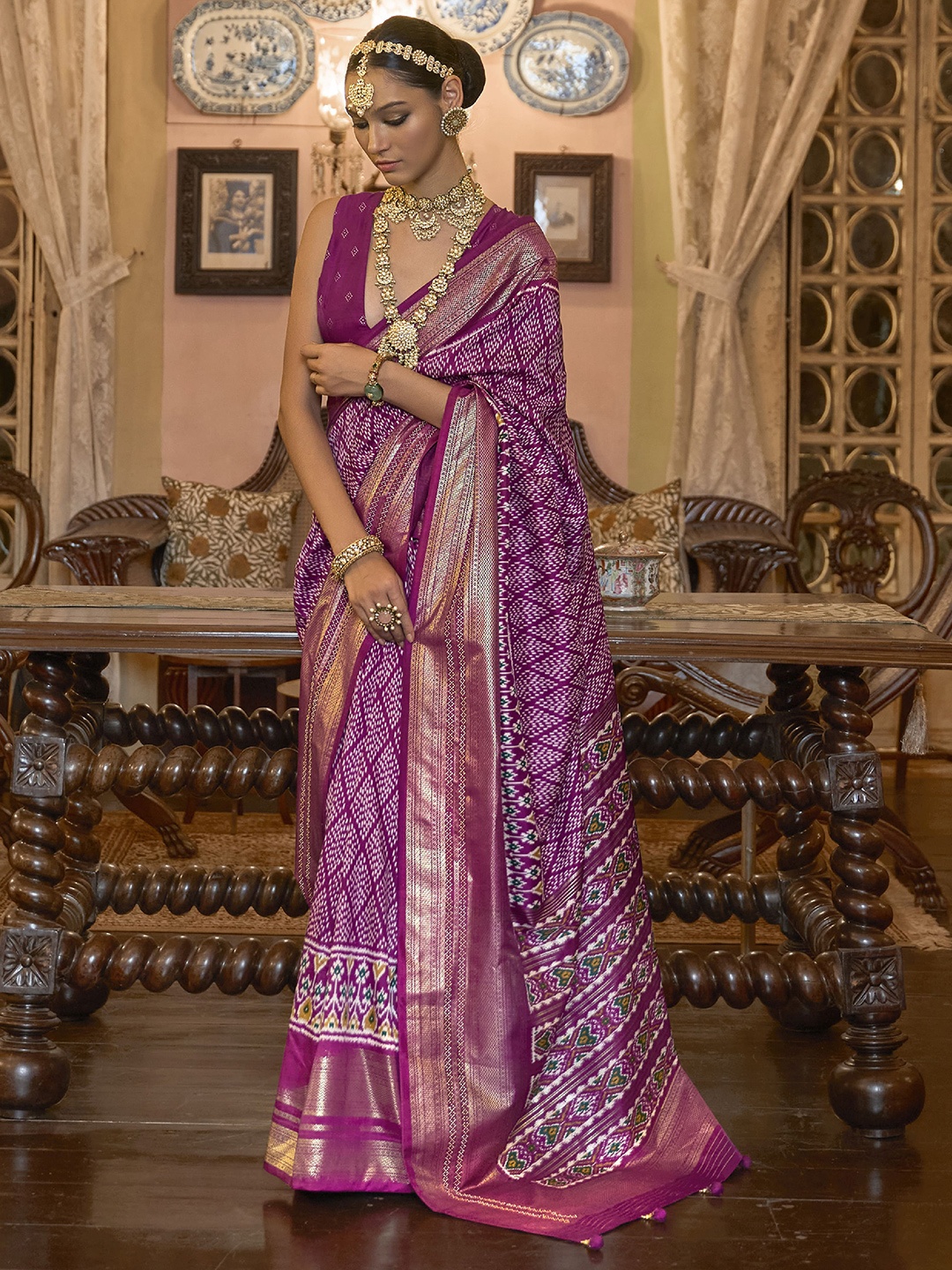 

elora Purple & White Zari Pure Silk Pochampally Saree