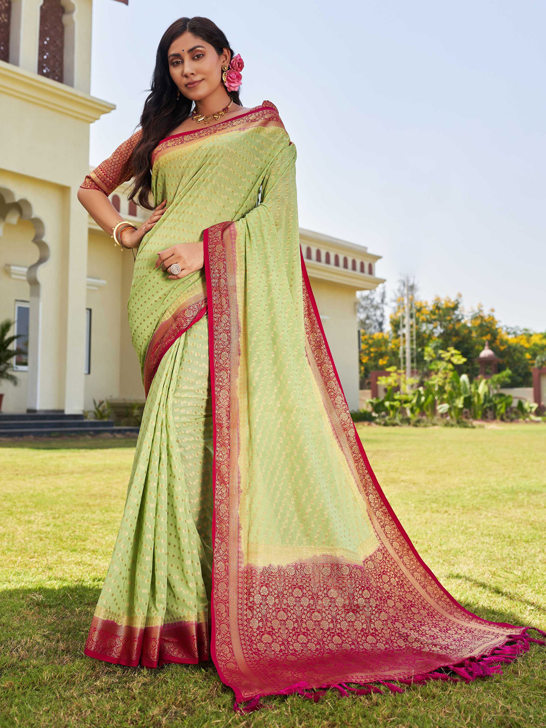 

Vardha Lime Woven Design Zari Pure Georgette Banarasi Saree, Lime green