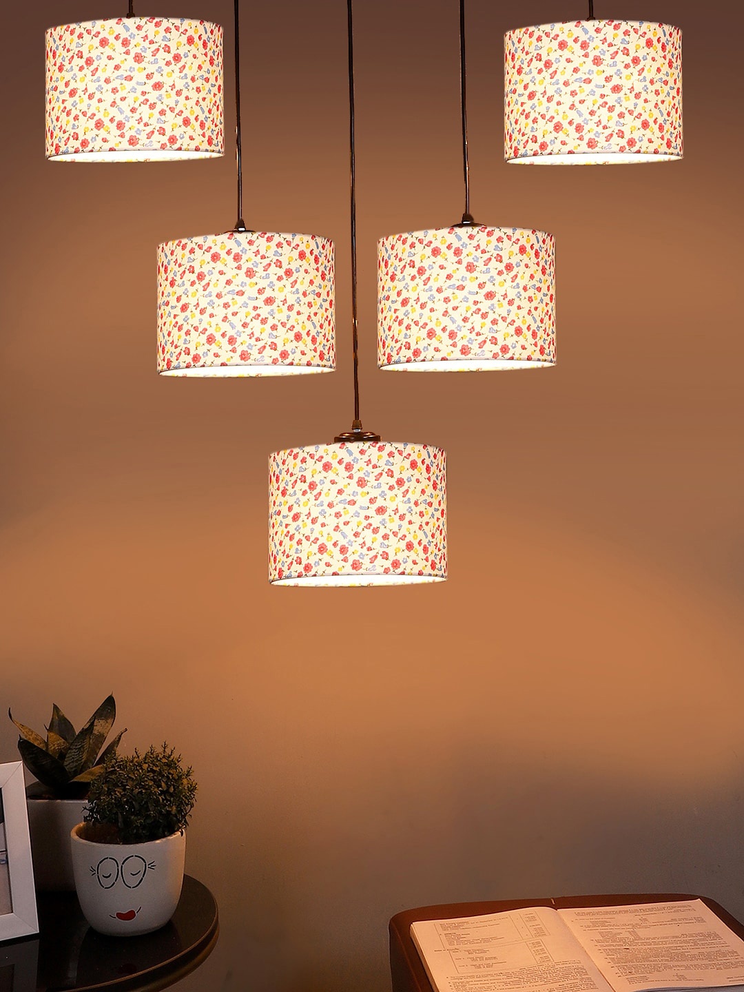 

Devansh White & Red Cotton Cluster Hanging Lamp