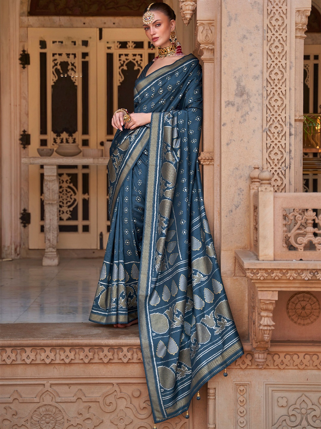 

elora Teal & Gold-Toned Woven Design Zari Pure Silk Banarasi Saree