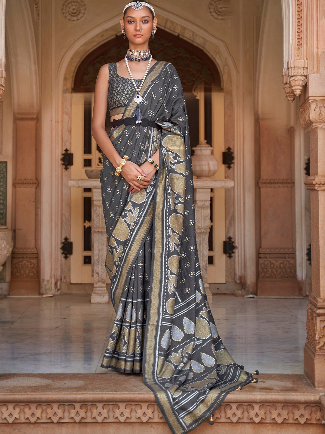 

elora Ethnic Motifs Woven Design Zari Pure Silk Banarasi Saree, Grey
