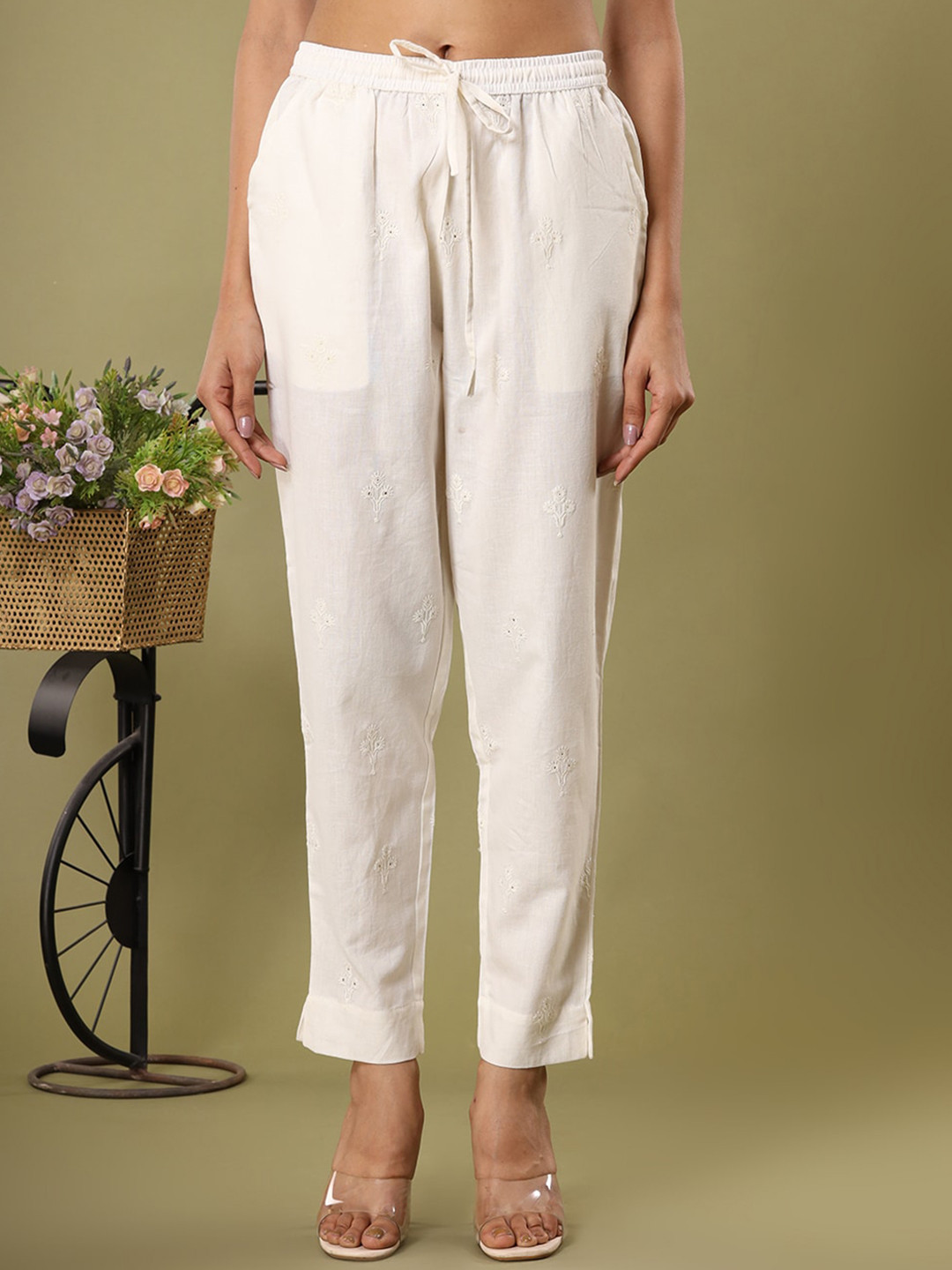 

KAAJH Women Relaxed Mid Rise Plain Easy Wash Pure Cotton Trousers, Off white