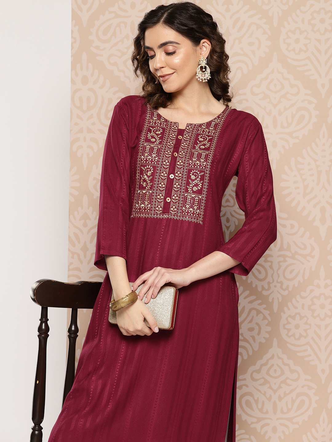 

ZOLA Ethnic Motifs Yoke Design Thread Work Kurta, Maroon