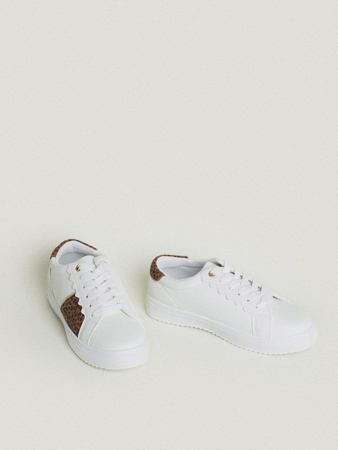 

OASIS Women Animal Printed Scallop Trainer, White