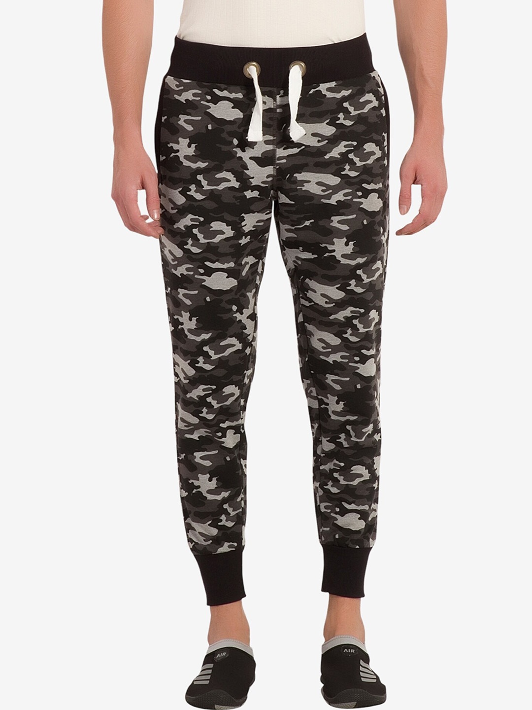 

Alan Jones Men Mid Rise Slim Fit Cotton Joggers, Black