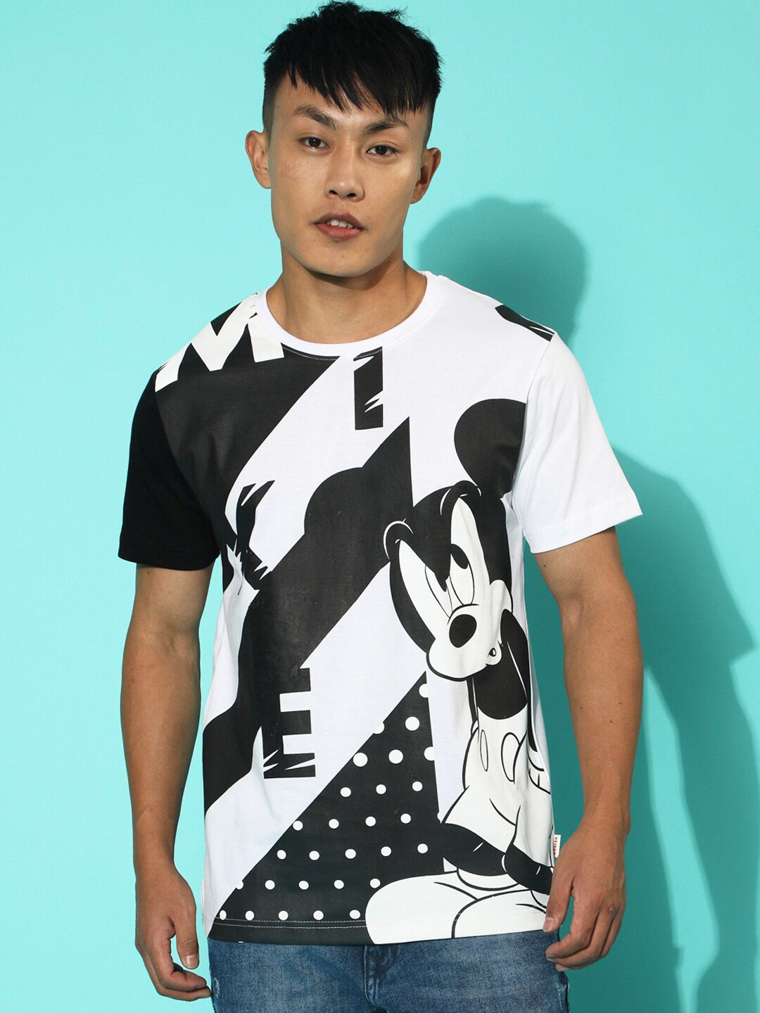 

VEIRDO Men Black Mickey Mouse Printed Polo Collar Monochrome Applique T-shirt