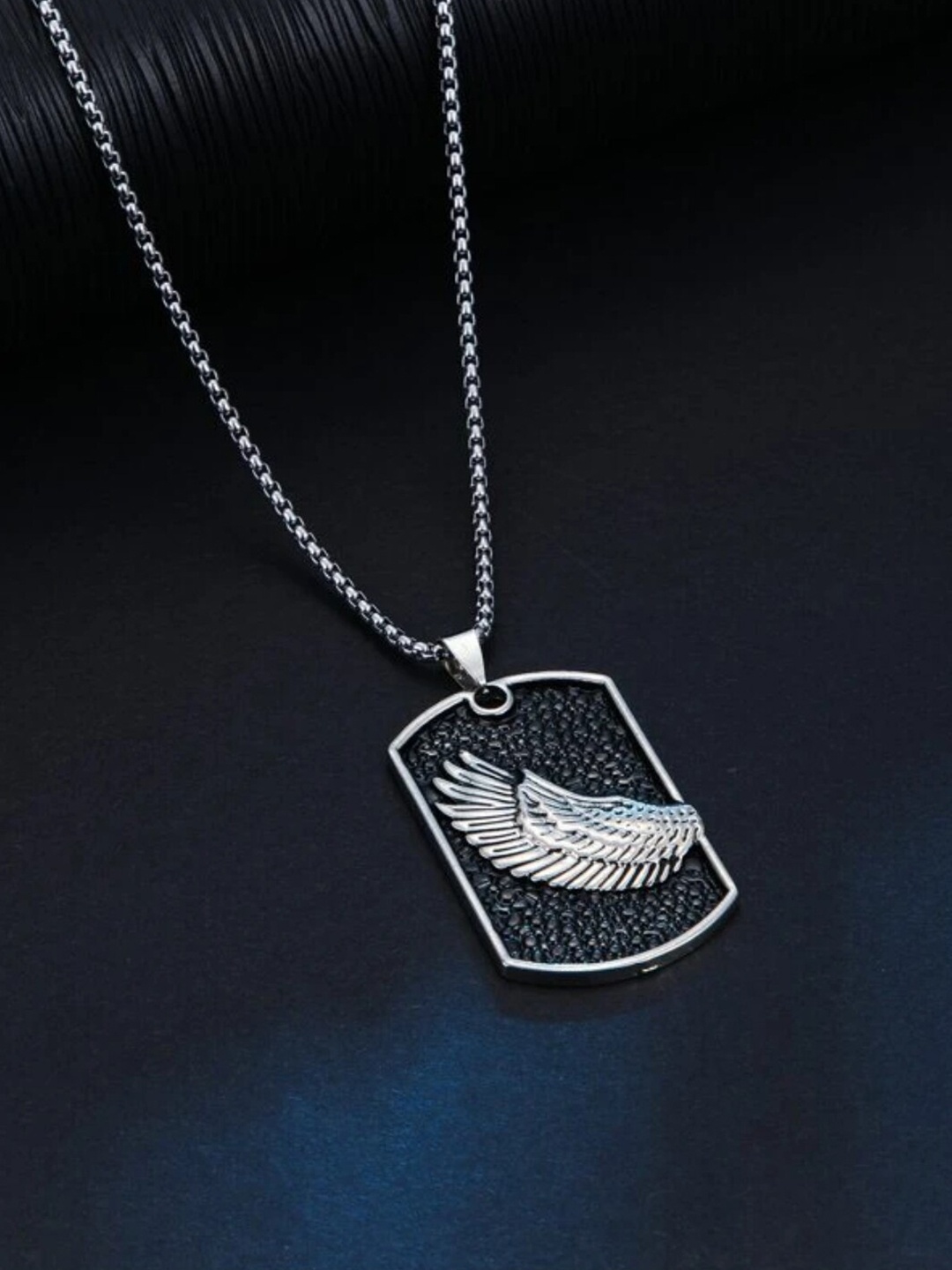 

SALTY Men Udaan Pendant With Chain, Silver