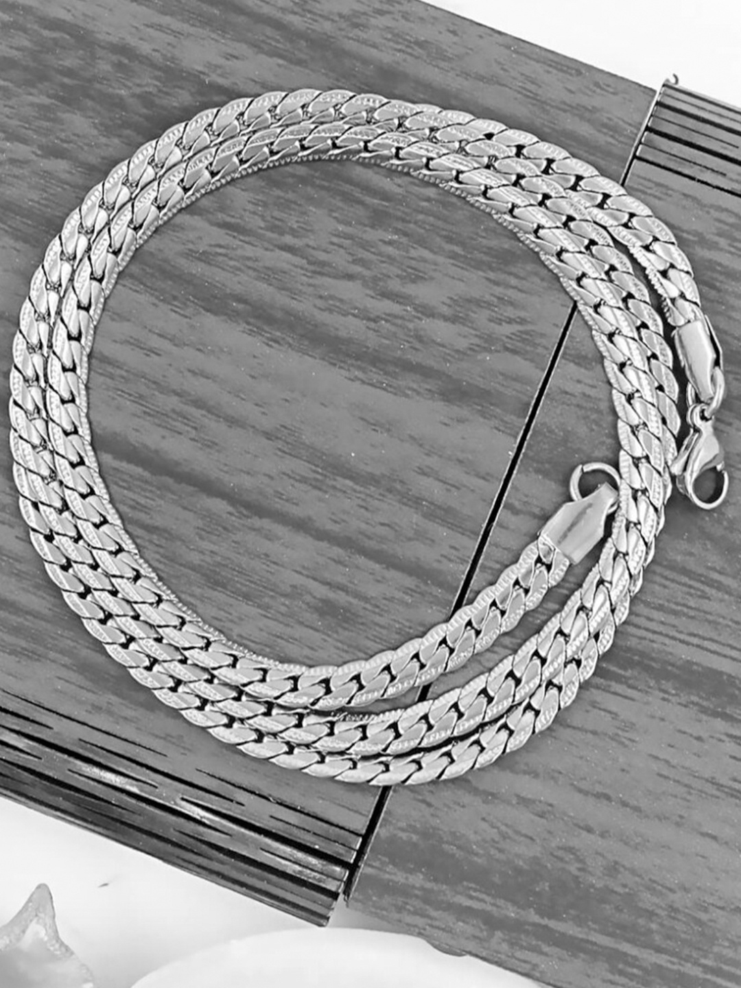 

SALTY Men Silver-Toned Minimal Chain