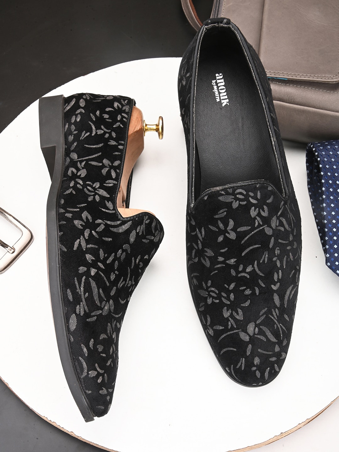 

Anouk Men Black And Grey Printed Lightweight Loafers
